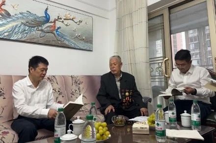 省yl6809永利集团党委国庆节前夕走访慰问老干部老党员