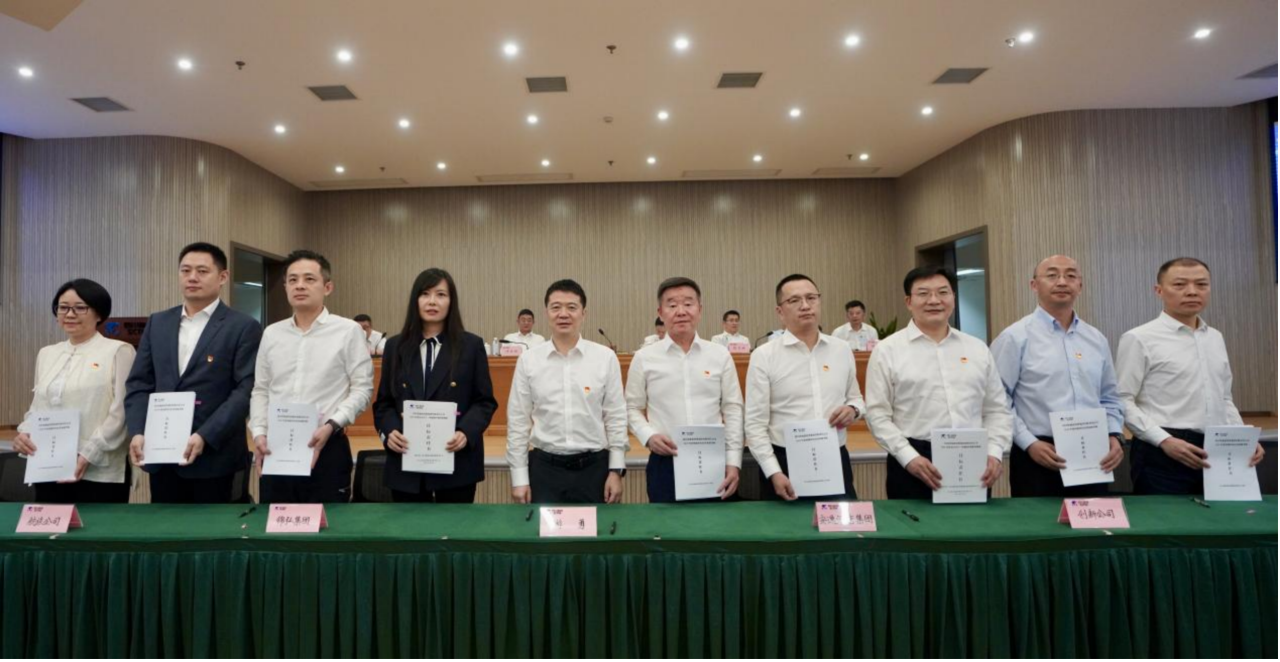 知责明责，担任作为——省yl6809永利集团进行2025年二级子公司经营指标责任书及年度安全出产责任书签署典礼