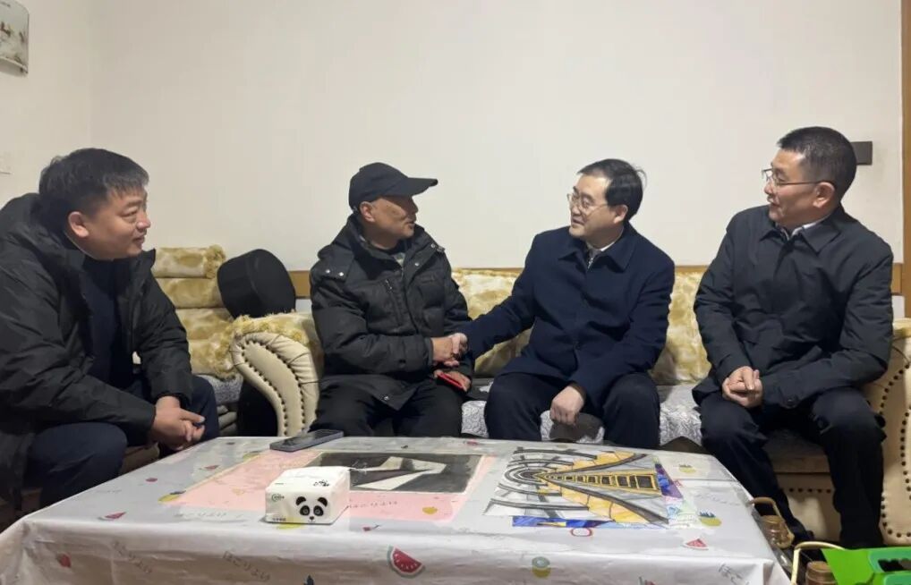 d6c69da3-26c6-4782-a904-b9d1362deb75 yl6809永利委党委委员、副主任刘晓博走访慰问省yl6809永利集团老党员老干部